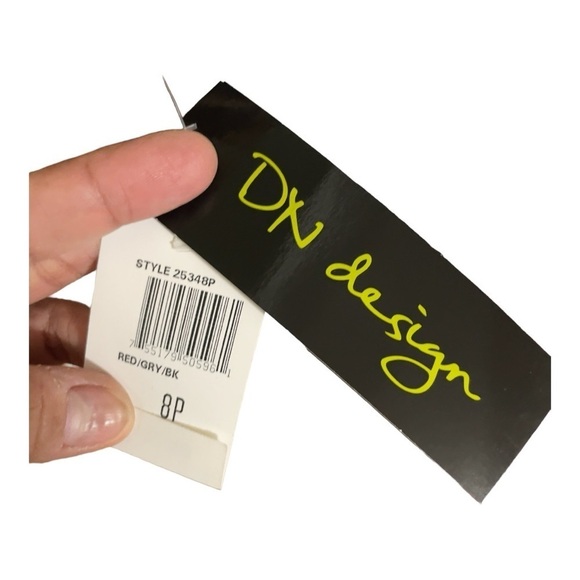 DN Design Size 8
PETITE Jacket Cropped
Chevron Zig Zag Red Black
Open Front - Picture 10 of 12